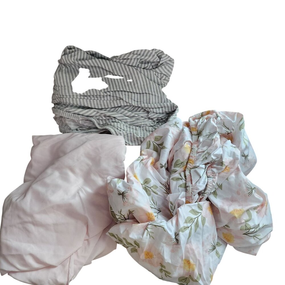 Assortment bedding blankets and bibs Baby girl - Picture 2 of 4